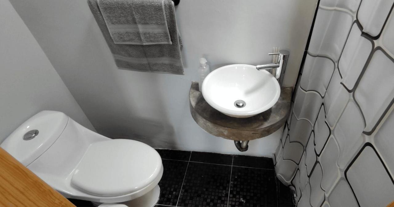 Habitaciones Privadas Con Bano Propio En Una Zona Segura Y Centrica De Guadalajara. Esterno foto