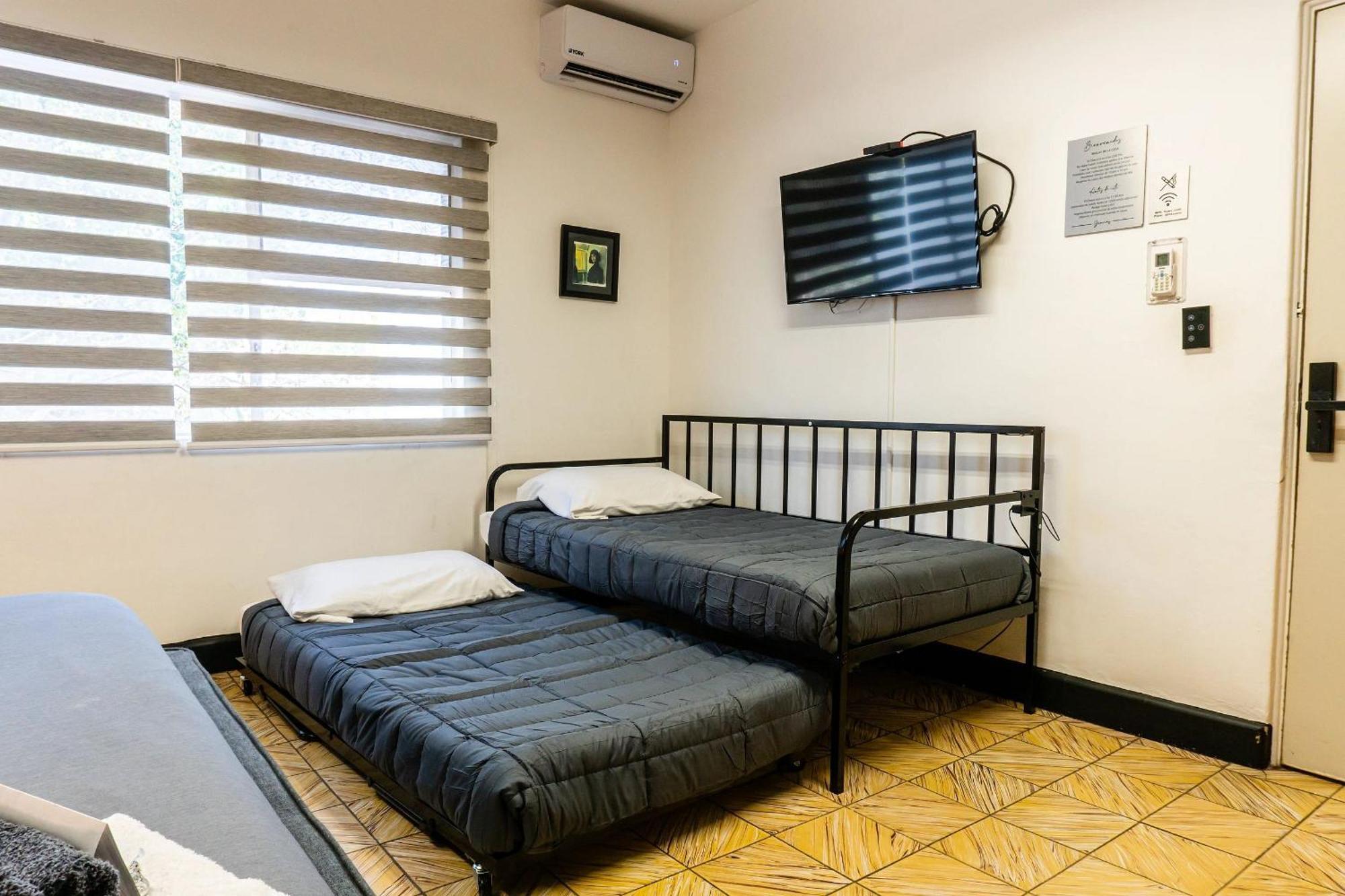 Habitaciones Privadas Con Bano Propio En Una Zona Segura Y Centrica De Guadalajara. Esterno foto